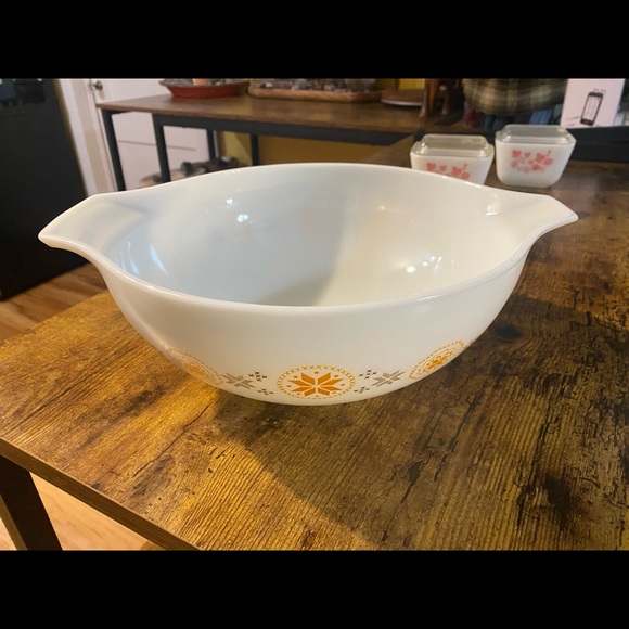 Vintage Pyrex gooseberry 501 (2) and one Town and Country 444 Cinderella bowl! - Picture 8 of 8